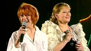 Почему Людмила Сенчина и Алена Апина решили в конце ринга спеть вместе песню "Солдаты в путь"