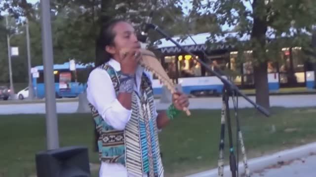 Индейцы играют Деспасито! Despacito
.