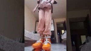 как научиться кататься на роликах🛼