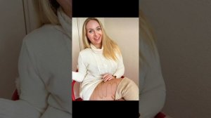 Blonde Curvy Model Carty