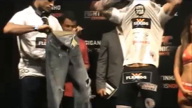 Pesagem do UFC Fight Night 61 entre Santiago Ponzinibbio x Sean Strickland смотреть онлайн