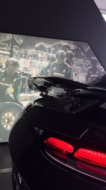 Это AMG GT 63 и его 2 спойлера🔥🏎 смотреть онлайн