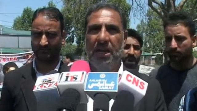 valley citizen Counsel hold signature campaign in Srinagar...." By Firdous Elahi" смотреть онлайн