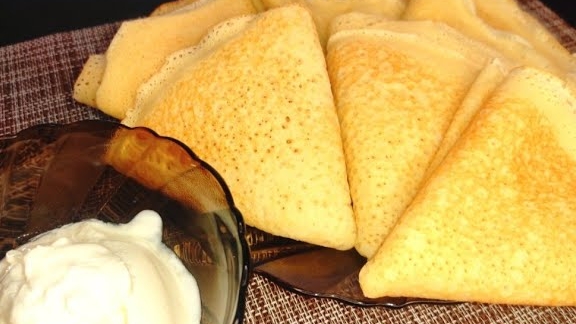 Блинчики на кефире. Очень нежные и вкусные. смотреть онлайн