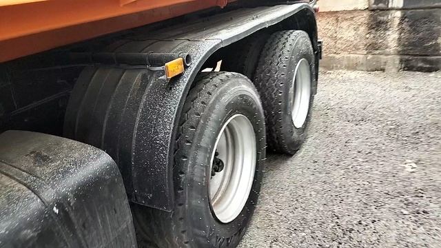 В автосалоне Boston большой выбор ассенизаторов и грузовиков