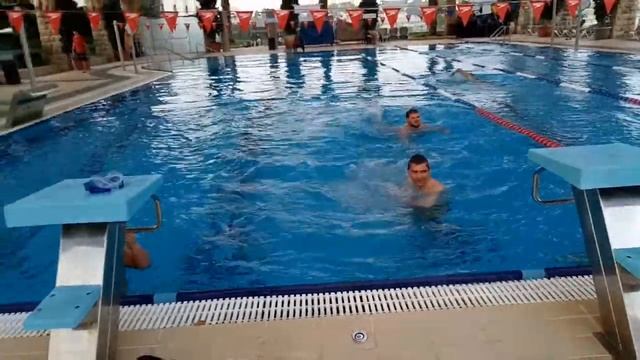 Три толстяка в бассейне Хайфского Техниона. смотреть онлайн