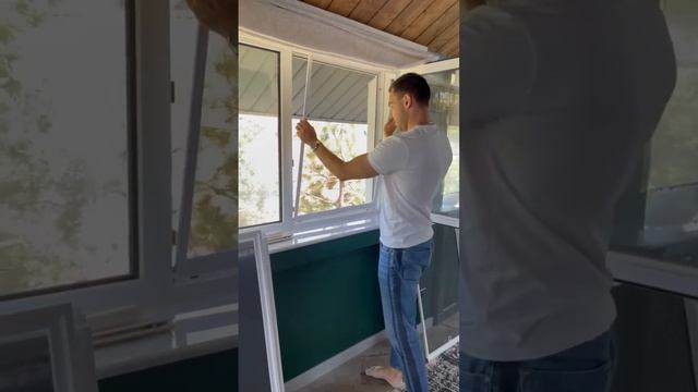 Какую поставить сетку если снаружи окна решетки!