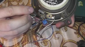 Самодельный усилитель звука прямо на динамике. Сделай сам из транзистора резистора и конденсатора.