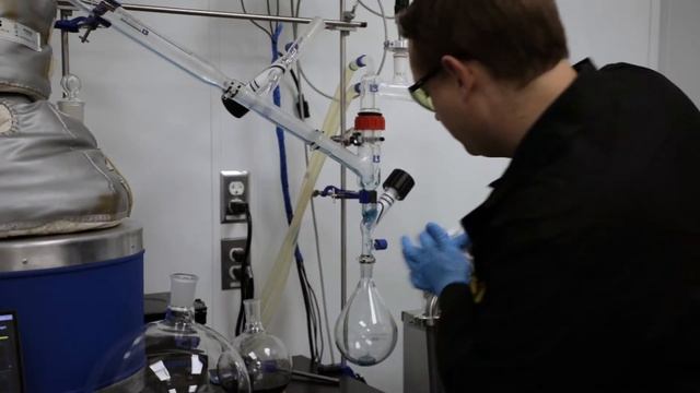 Short Path Distillation: Main Body Flask Swap on Lab Society G3X смотреть онлайн