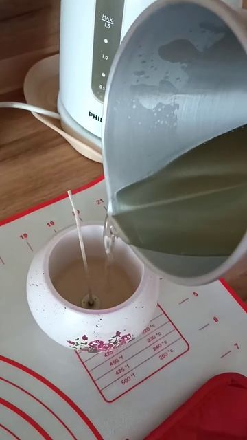 Свеча весенняя для уюта вашего дома.