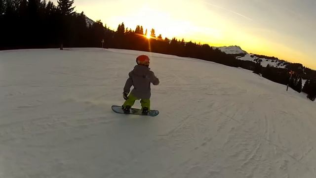 6-year-old Max snowboard shred in Avoriaz, Jan 2013 смотреть онлайн
