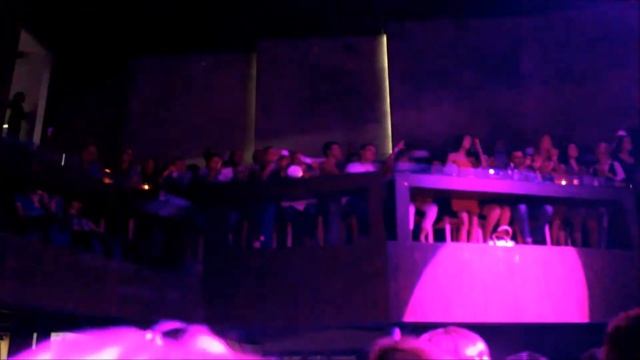 Зрители подпевают "Около тебя" смотреть онлайн