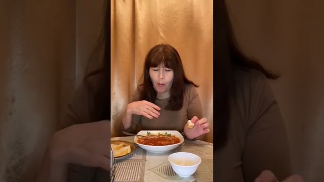 Борщ с острым перцем🌶️😋 #мукбанг #еда #mukbang #рецепты #пп#вкусняшки #пицца #суши #роллы смотреть онлайн
