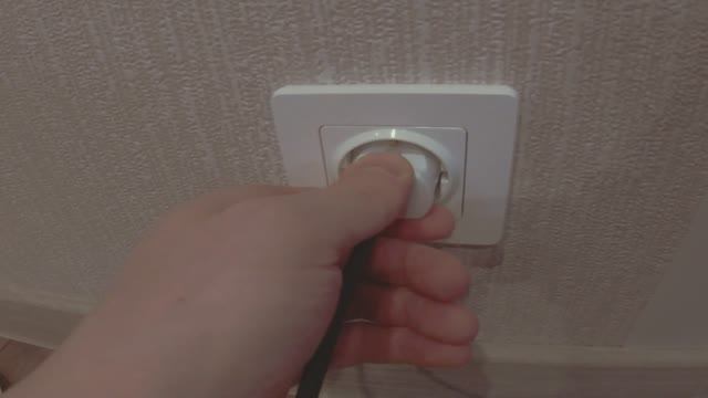 Как поменять вилку для розетки смотреть онлайн