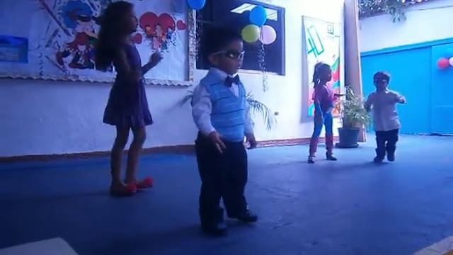 Gangnam Santi Style!!! Retirate Chinito que llego El Santiago !!! смотреть онлайн