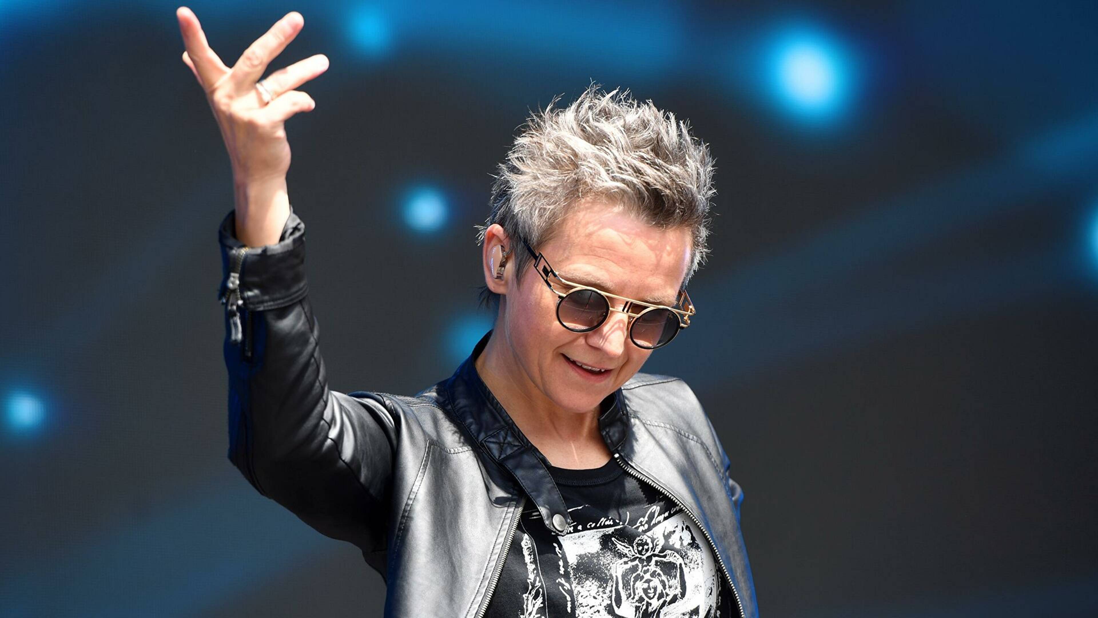 «Светлана Сурганова: Просто делаю. Просто иду» | Музыка, дружба, свобода смотреть онлайн