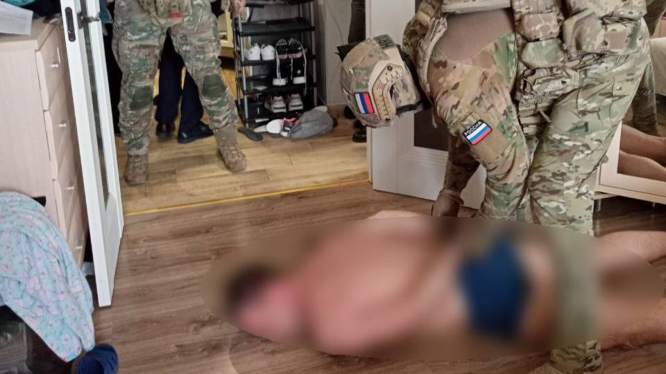 АКТИВНОГО БАНДЕРОПОКЛОННИКА ПОЙМАЛИ В КРАСНОДАРЕ смотреть онлайн