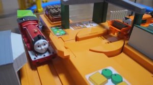 Железная дорога для детей! Томас и Терренс ☆ Площадка для погрузки и разгрузки древесины♪