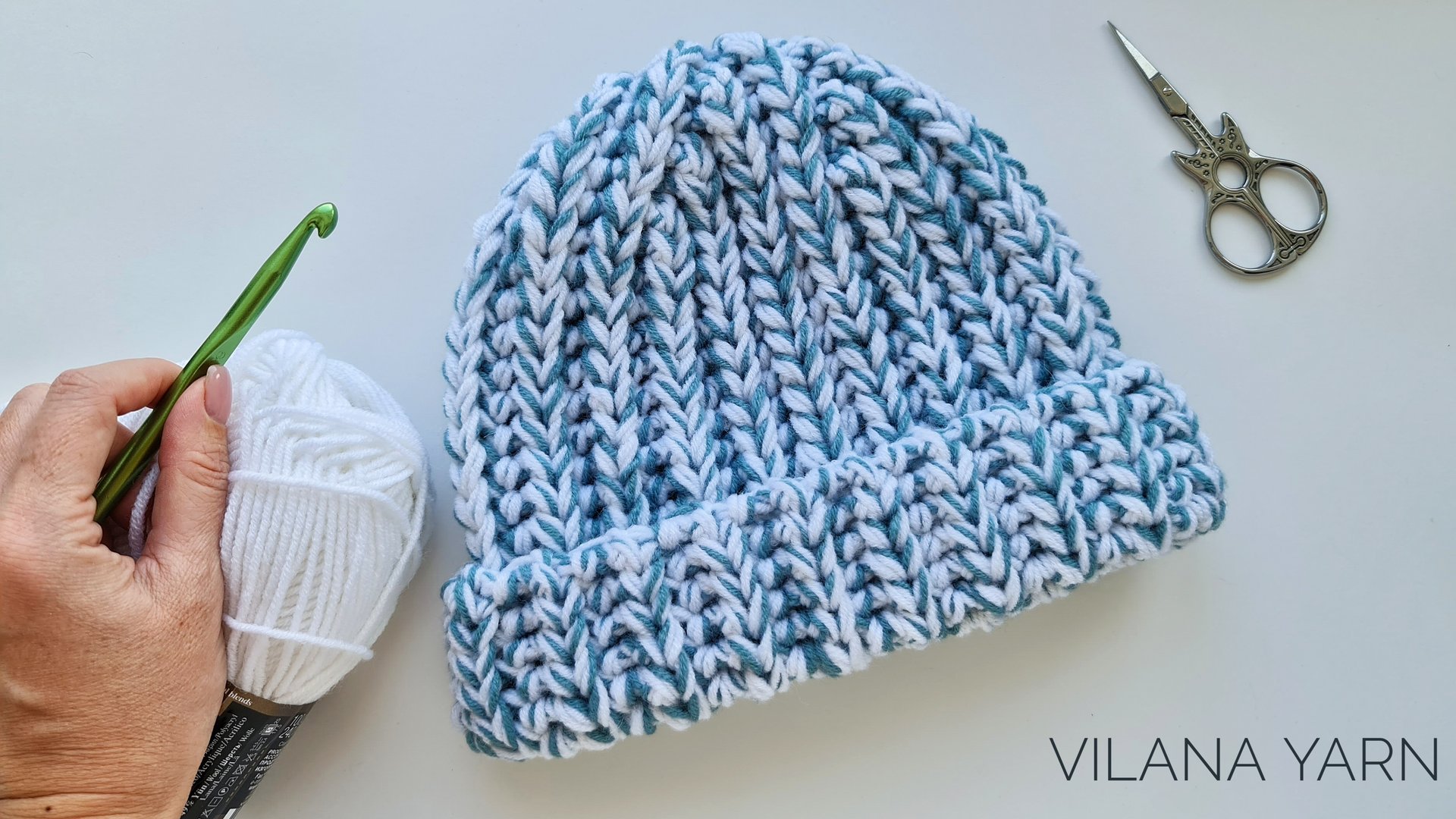 Вязаная шапка крючком