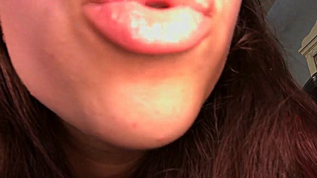 ASMR~ up close camera kisses 💖 смотреть онлайн