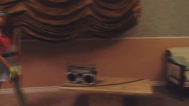 Hannah Georgas - Chit Chat (Official Video) смотреть онлайн