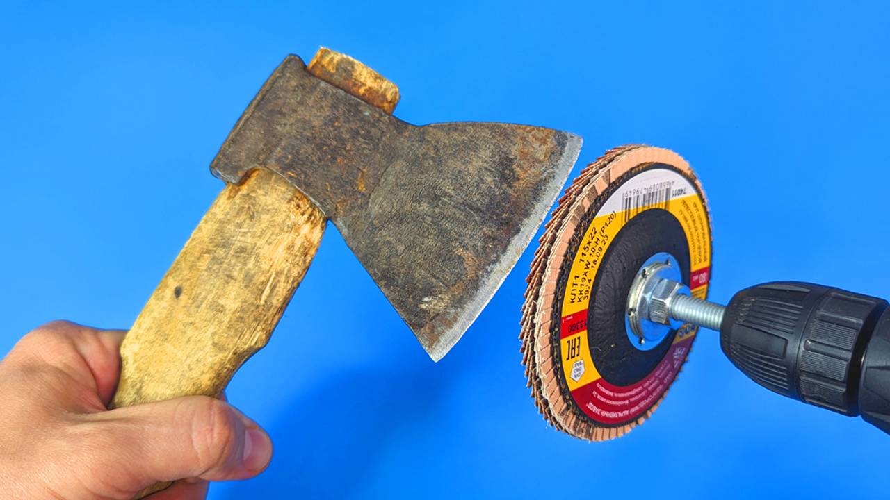 Лесоруб поделился хитростью! Как правильно заточить топор смотреть онлайн