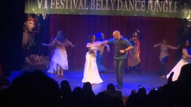 Singer Türker canta Kuzu kuzu no VI Festival Belly Dance Jungle смотреть онлайн