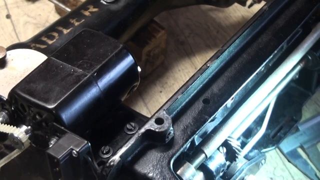 Дюркоп-Адлер 88кл.Установка оверлочного электропривода 160ВТ. смотреть онлайн