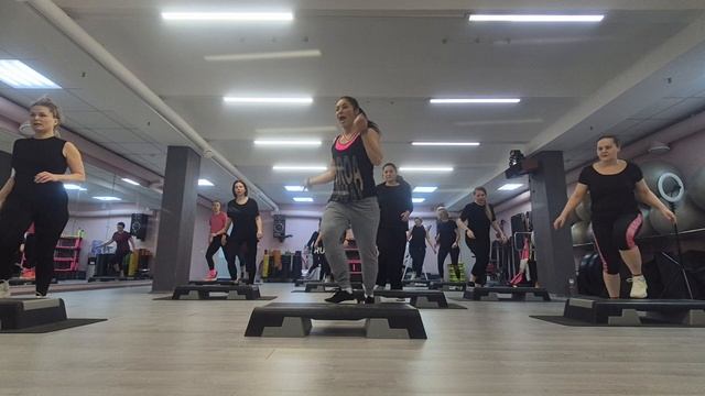 СТЕП АЭРОБИКА ЦЕЛАЯ ТРЕНИРОВКА / STEP AEROBICS смотреть онлайн