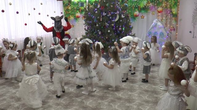 Новогодний утренник 35 садик 10 группа смотреть онлайн