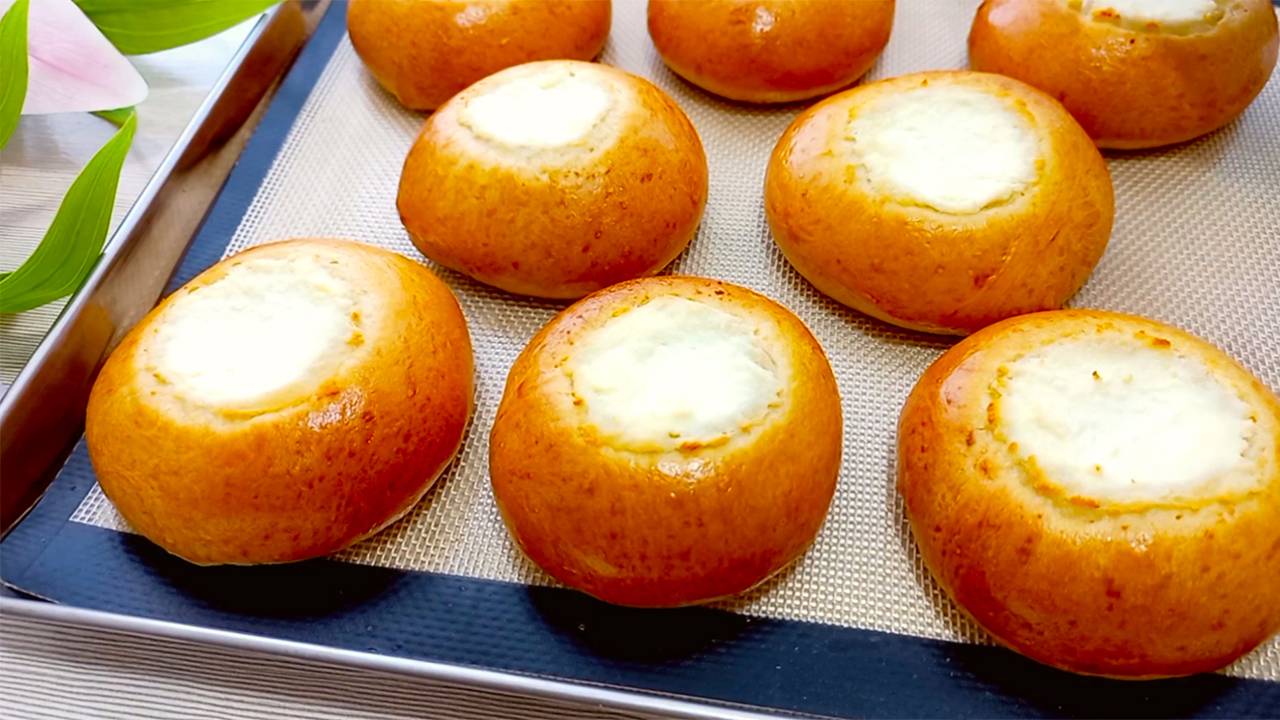 😋ВКУСНОГО много не бывает! Лучший рецепт булочек с начинкой! смотреть онлайн