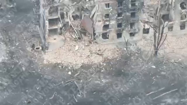 Бойцы 215-го отдельного разведбата 98-й дивизии ВДВ с помощью БПЛА «Молния» складывают здание смотреть онлайн