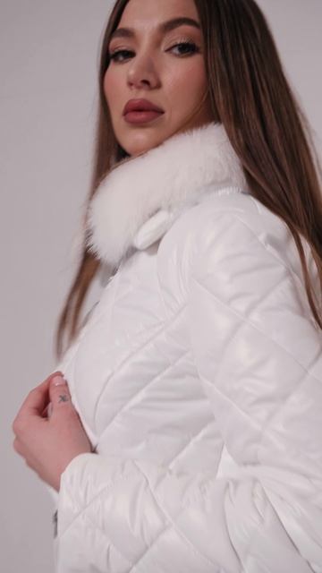 Белое пальто