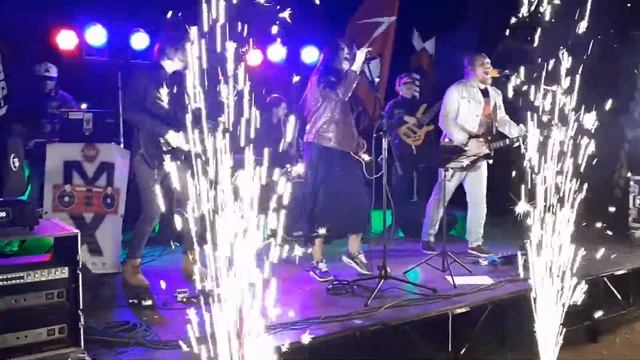 Highway to hell с огоньком! #группатретийрим #кавергруппа #кавергруппаволгоград смотреть онлайн