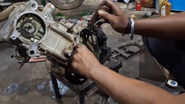 Yamaha R15 || How to Disassemble Engine Step By Step || Clutch sap Bearing || Part :1 смотреть онлайн