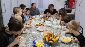 мукбанг борщь и пирожки