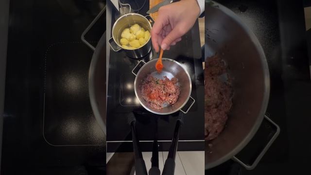 How To Make Mashed Potatoes & Meatballs | Warm Winter Recipe 🧆 смотреть онлайн