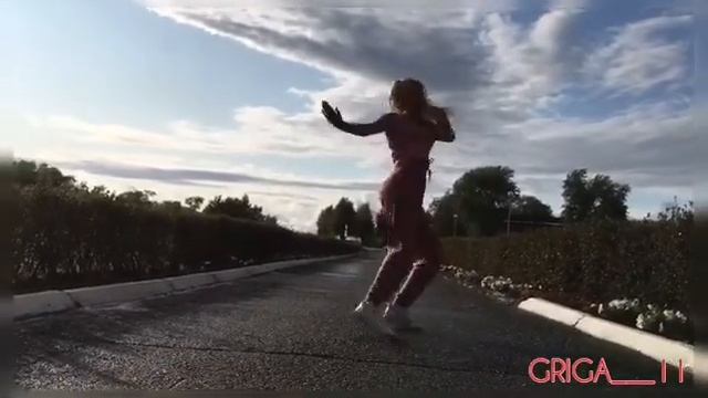 «ОНА ГОРИТ НА ТАНЦПОЛЕ» Зомб смотреть онлайн