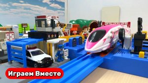 Играем в поезда ! Играем в машинки ! Строим гоночные трассы и железную дорогу ! Город игрушек !