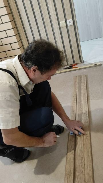 Этикетки приклеенные с лицевой стороны плинтуса, раздражают! смотреть онлайн