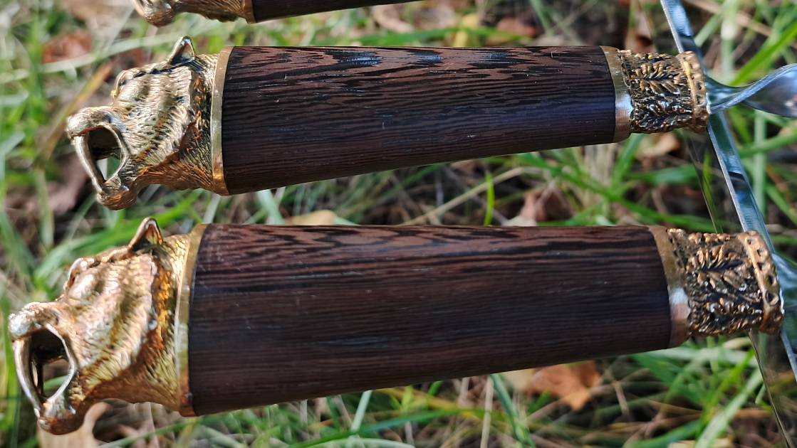 Шампуры "Саблезубый тигр" ручка африканское дерево венге