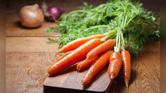 ASMR Mukbang sound of crunchy carrots and mouth sounds. АСМР Мукбанг звук хрустящая морковь. смотреть онлайн