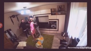 Пранк над Кириллом курьяном Макс Ващенко поцеловал Вику