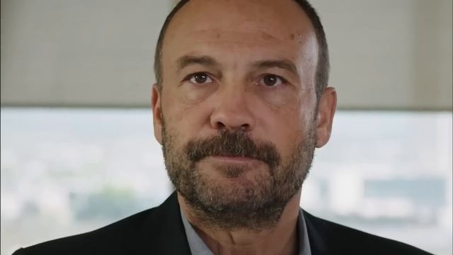 Ягиз Эгемен Больше Не Является Частью Этой Компании - Госпожа Фазилет и ее дочери 24-й эпизод смотреть онлайн