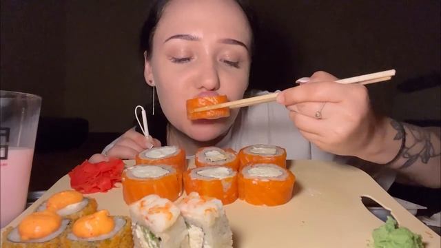 🍿 АСМР итинг роллы ♥️ болтаю о свадьбе 💍