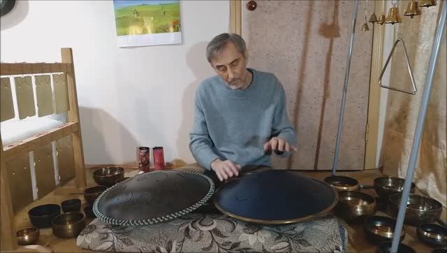 "Красивые бабочки радостно порхают над солнечной цветочной поляной". Музыка для медитации смотреть онлайн