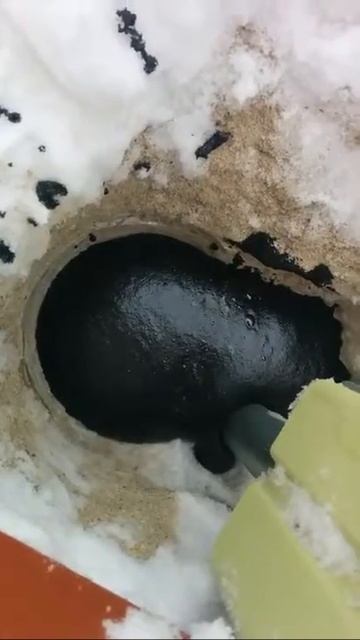 Установка детского оборудования при помощи заменителя бетона HILST! смотреть онлайн