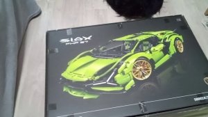 показываю новую машину и lamborghini