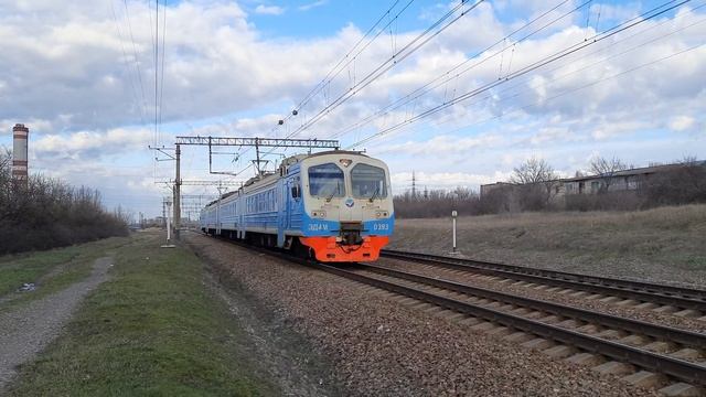 ЭД4М-0393 СЛЕДУЕТ ПО ПЕРЕГОНУ СИМФЕРОПОЛЬ-ПАССАЖИРСКИЙ - СИМФЕРОПОЛЬ-ГРУЗОВОЙ + ПРИВЕТЛИВАЯ БРИГАДА смотреть онлайн