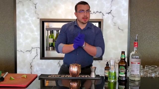 How to Make a Moscow Mule with ECC Manager Darren смотреть онлайн